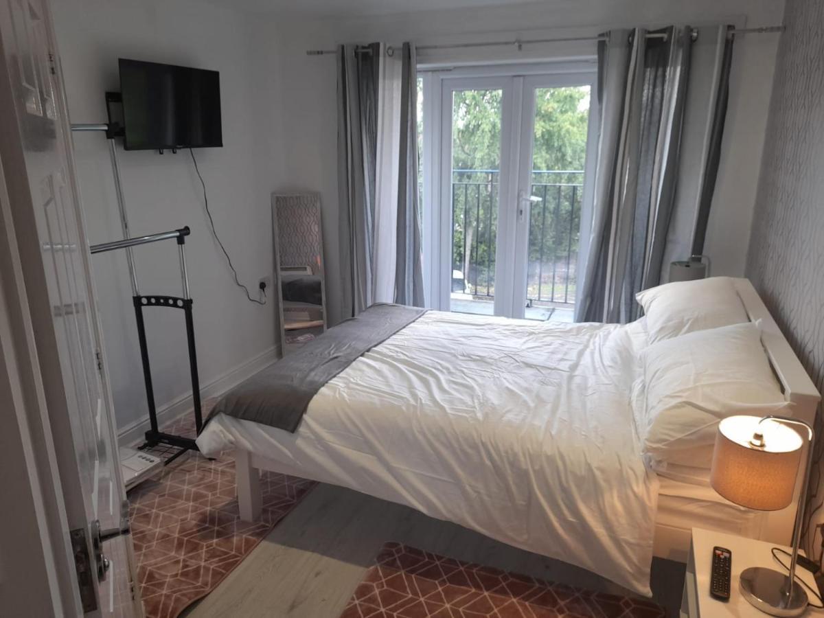 Penthouse Apartment Free Wi-Fi & Parking Occasional Bed Available Solihull Exteriér fotografie